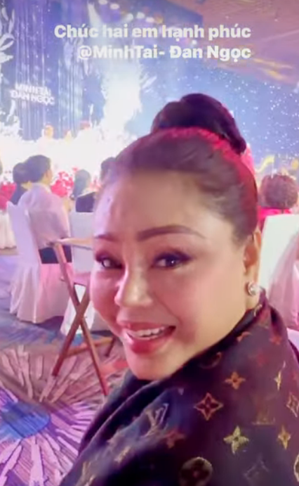 Đ&aacute;m cưới nam diễn vi&ecirc;n Vbiz v&agrave; vợ b&aacute;c sĩ k&eacute;m 16 tuổi: C&ocirc; d&acirc;u ch&uacute; rể s&aacute;nh đ&ocirc;i, d&agrave;n sao nổi tiếng tham dự- Ảnh 4.