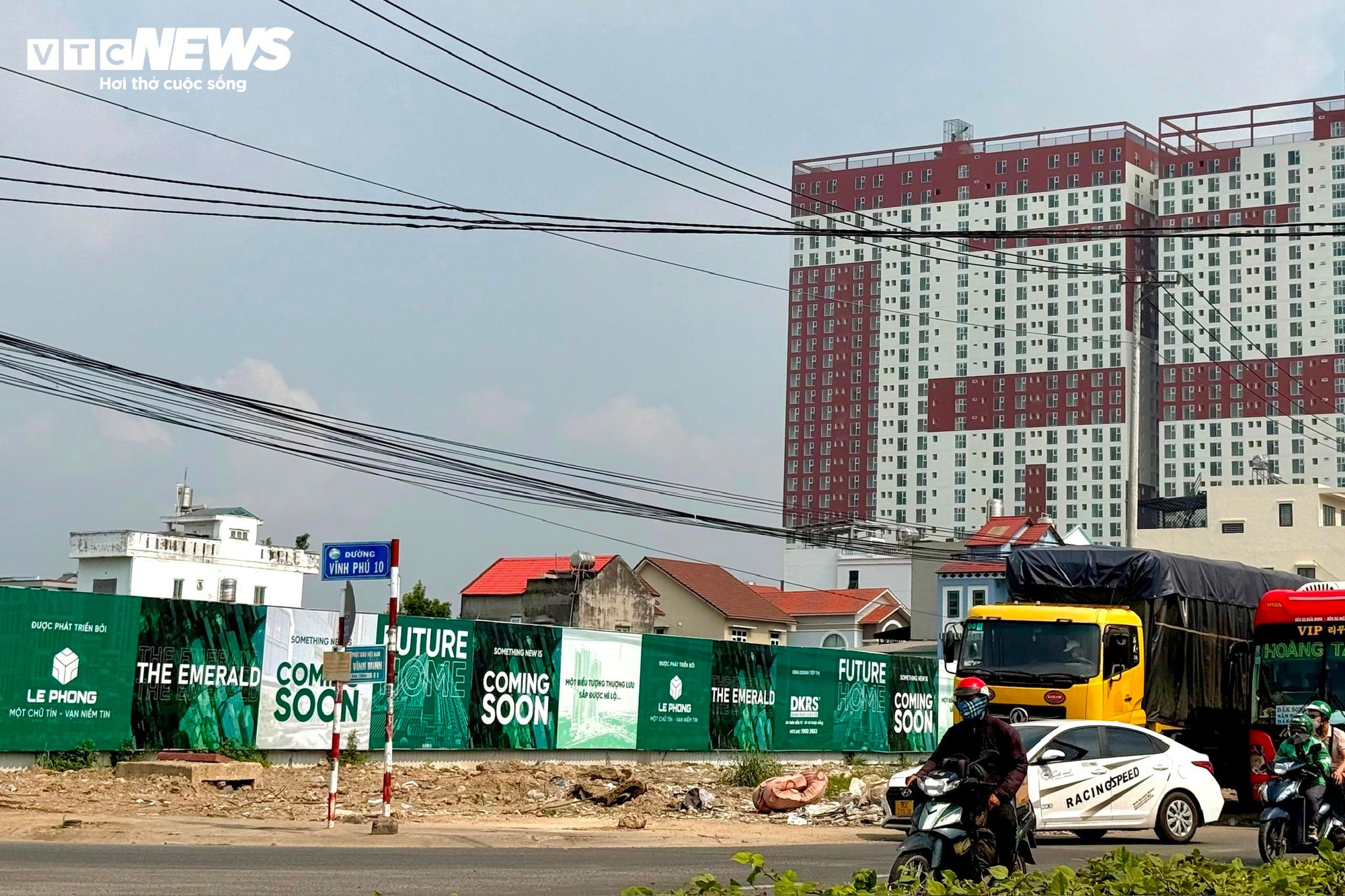Chung cư 'mọc' d&agrave;y đặc, người trẻ TP.HCM vẫn xa giấc mơ an cư- Ảnh 4.