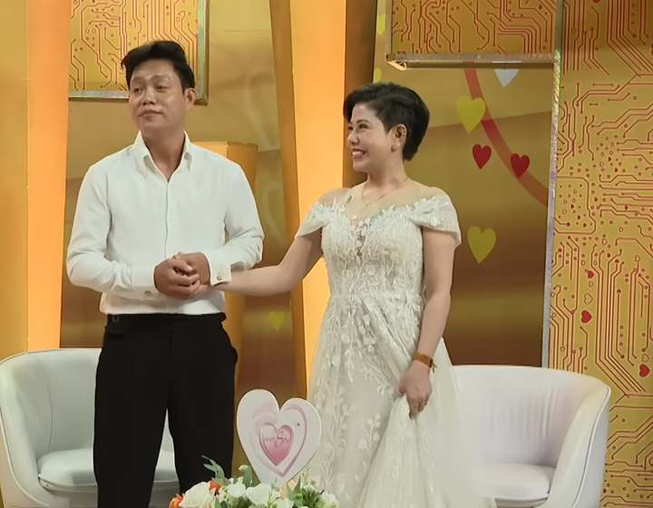 Tưởng phải chiến đấu với hiếm muộn, vợ sinh liền 5 con khiến chồng to&aacute;t mồ h&ocirc;i- Ảnh 1.