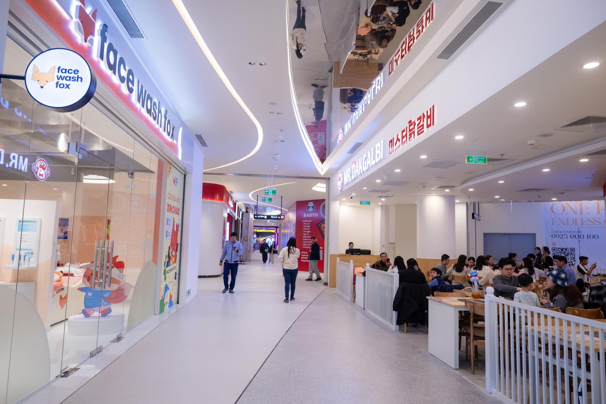 TTTM Hanoi Centre vừa ra mắt H&agrave; Nội: Kh&ocirc;ng gian sang như kh&aacute;ch sạn 5 sao, kỳ c&ocirc;ng bảo tồn c&acirc;y đa giữa khu&ocirc;n vi&ecirc;n- Ảnh 11.