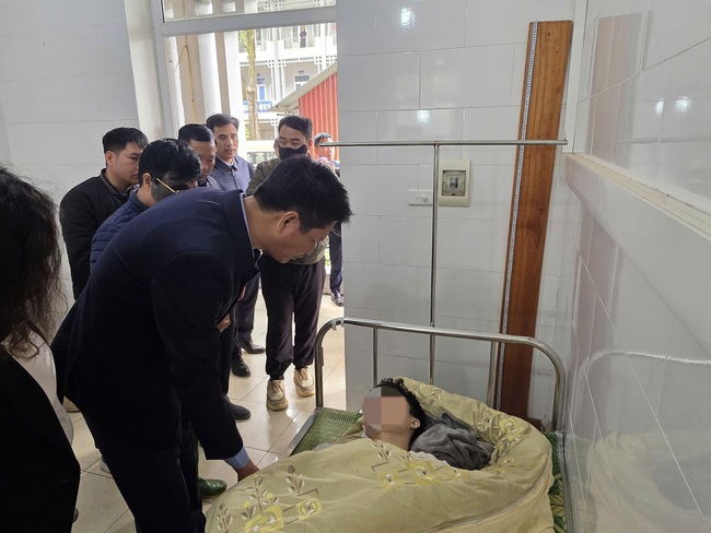 Vụ lật xe chở đo&agrave;n gi&aacute;o vi&ecirc;n đi từ thiện khiến 9 người tử vong: Hầu hết nạn nh&acirc;n sống tại H&agrave; Nội- Ảnh 4.