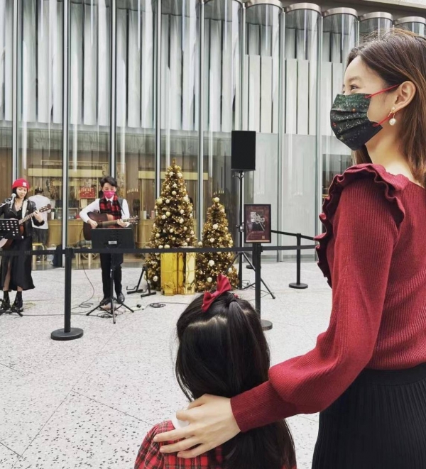 Chương Trạch Thi&ecirc;n bay sang Dubai đ&oacute;n Gi&aacute;ng sinh c&ugrave;ng chồng tỷ ph&uacute;: Ở kh&aacute;ch sạn 2 tỷ/đ&ecirc;m nhưng diện mạo mới l&agrave; điều g&acirc;y cho&aacute;ng- Ảnh 7.