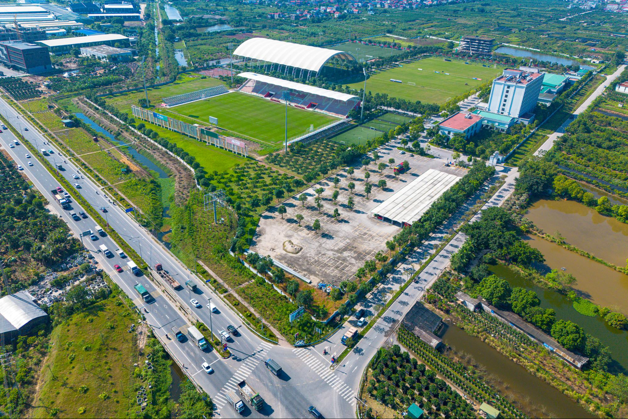 Cuộc đua si&ecirc;u s&acirc;n vận động: Vingroup x&acirc;y s&acirc;n c&oacute; m&aacute;i che lớn nhất thế giới, Sun Group l&agrave;m s&acirc;n 50.000 chỗ ngay cạnh trung t&acirc;m TPHCM- Ảnh 12.
