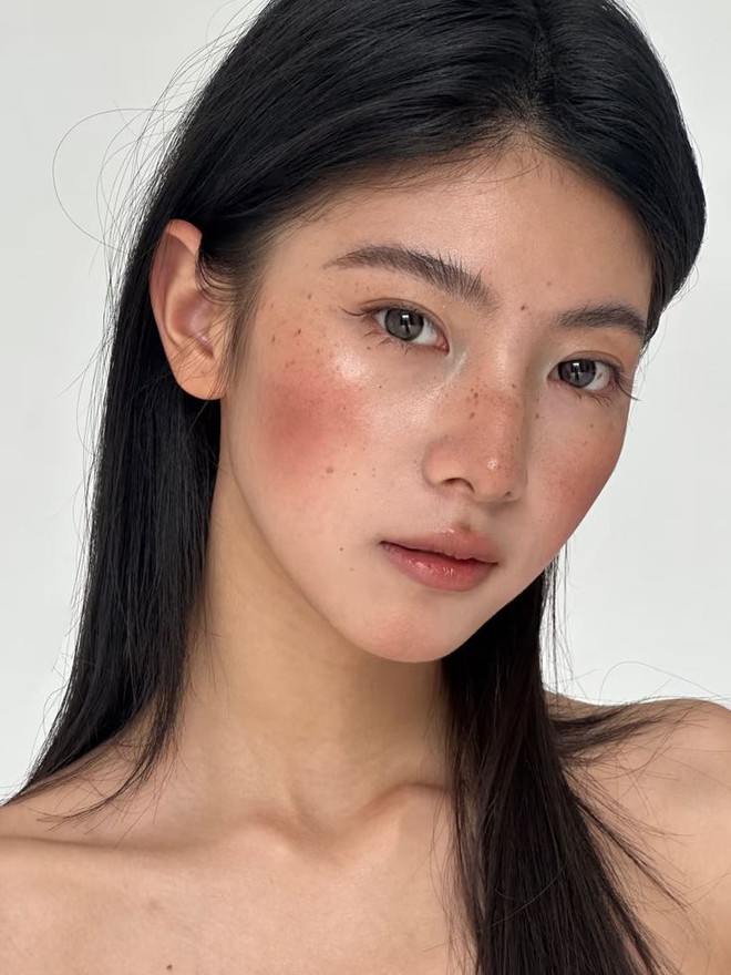 7 xu hướng l&agrave;m đẹp nổi bật nhất năm 2025 do Vogue b&igrave;nh chọn- Ảnh 29.