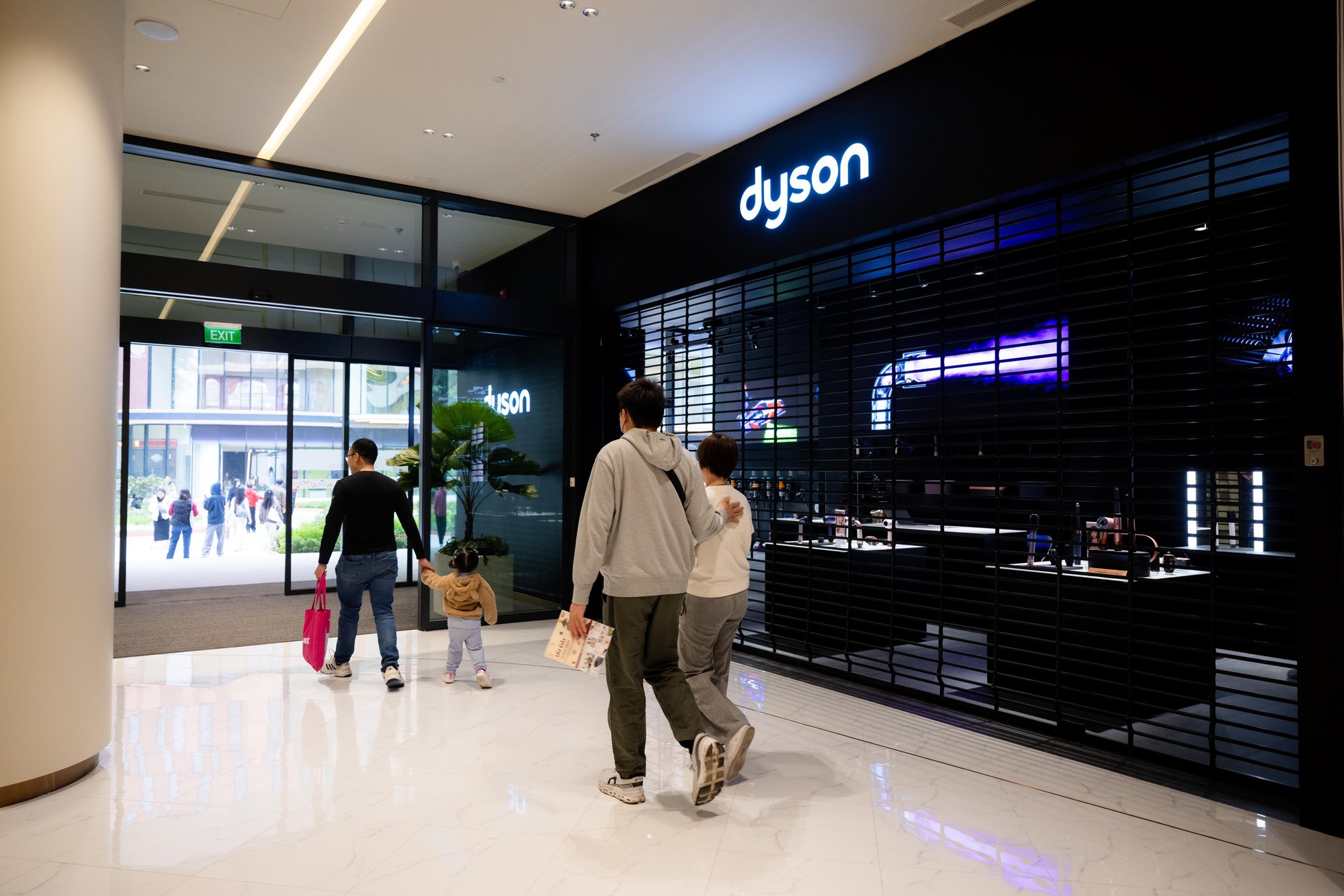 TTTM Hanoi Centre vừa ra mắt H&agrave; Nội: Kh&ocirc;ng gian sang như kh&aacute;ch sạn 5 sao, kỳ c&ocirc;ng bảo tồn c&acirc;y đa giữa khu&ocirc;n vi&ecirc;n- Ảnh 23.