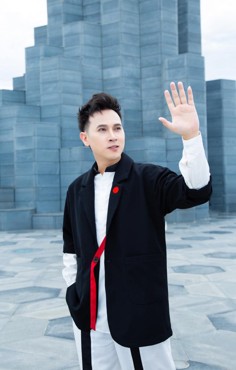 Ồn &agrave;o ca kh&uacute;c Việt g&acirc;y sốt Trung Quốc: Ca sĩ l&ecirc;n tiếng, t&aacute;c giả v&agrave;o tận nơi 