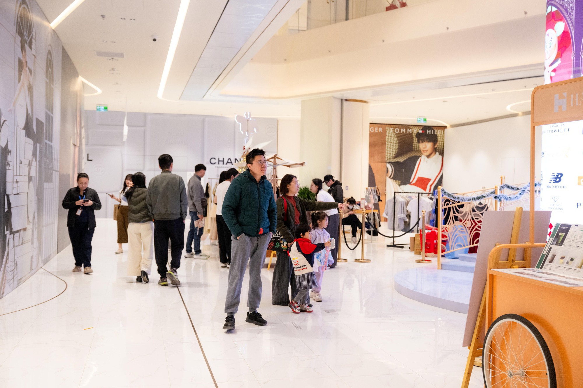 TTTM Hanoi Centre vừa ra mắt H&agrave; Nội: Kh&ocirc;ng gian sang như kh&aacute;ch sạn 5 sao, kỳ c&ocirc;ng bảo tồn c&acirc;y đa giữa khu&ocirc;n vi&ecirc;n- Ảnh 12.