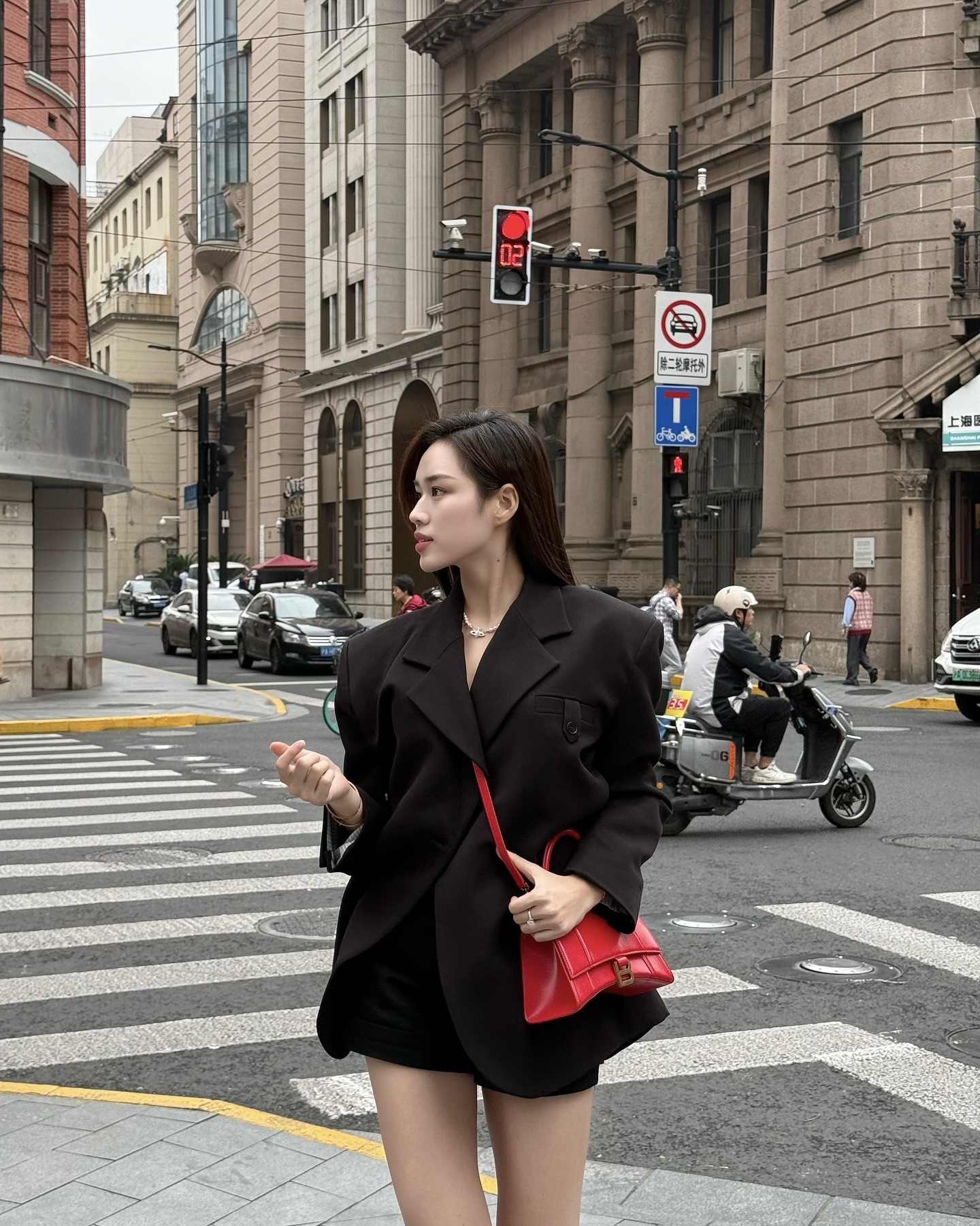 Gu chọn &aacute;o kho&aacute;c của c&aacute;c n&agrave;ng d&acirc;u h&agrave;o m&ocirc;n: 5 kiểu l&agrave; 