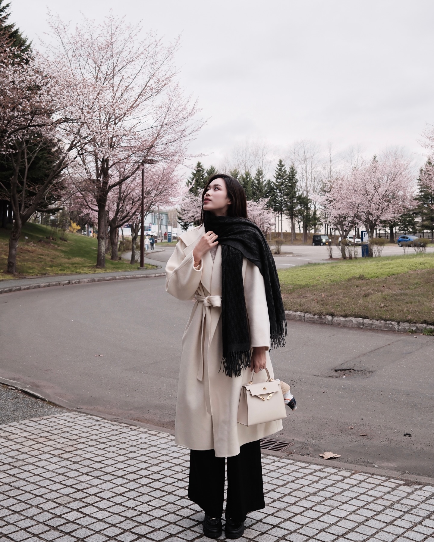 Gu chọn &aacute;o kho&aacute;c của c&aacute;c n&agrave;ng d&acirc;u h&agrave;o m&ocirc;n: 5 kiểu l&agrave; 