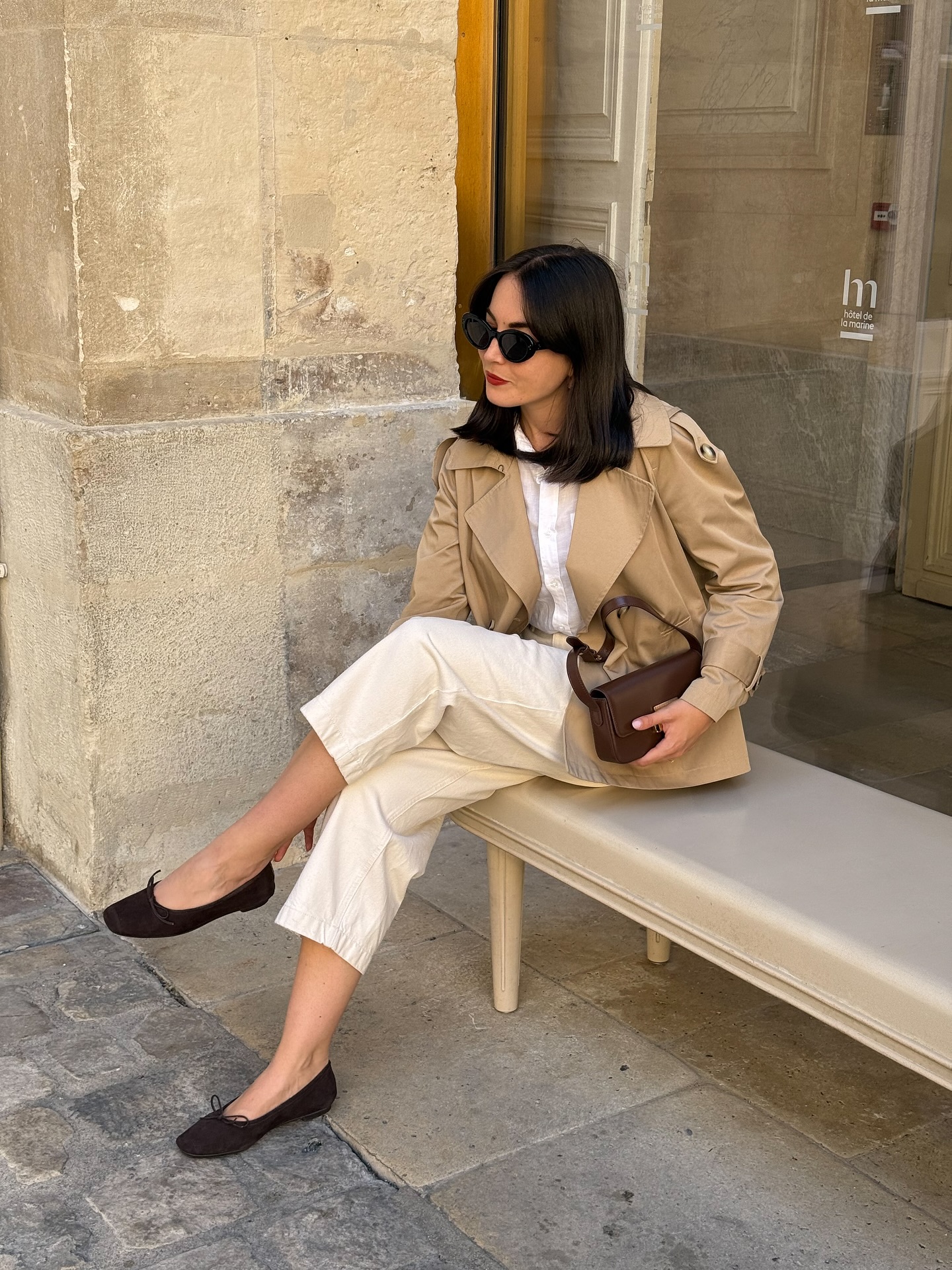 Phụ nữ Ph&aacute;p diện 5 gam m&agrave;u trang phục n&agrave;y rất nhiều, bảo sao style sang trọng kh&ocirc;ng cần cố- Ảnh 3.