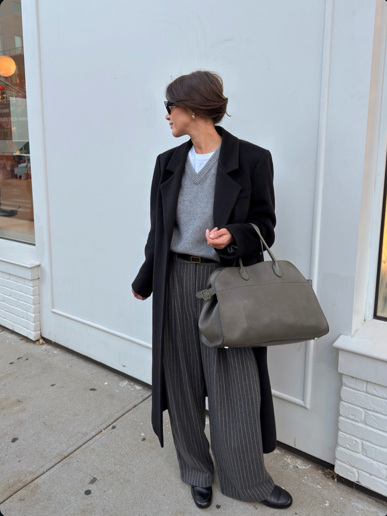 Phụ nữ Ph&aacute;p diện 5 gam m&agrave;u trang phục n&agrave;y rất nhiều, bảo sao style sang trọng kh&ocirc;ng cần cố- Ảnh 13.