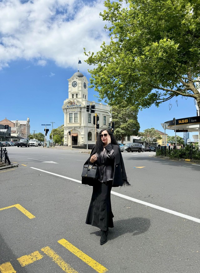 T&aacute;i h&ocirc;n với chồng T&acirc;y cao gần 2m, ph&uacute; b&agrave; 1 bước "l&ecirc;n m&acirc;y", thể hiện EQ cao xuất sắc khi bị n&oacute;i l&agrave; "kẻ đ&agrave;o mỏ"- Ảnh 5.