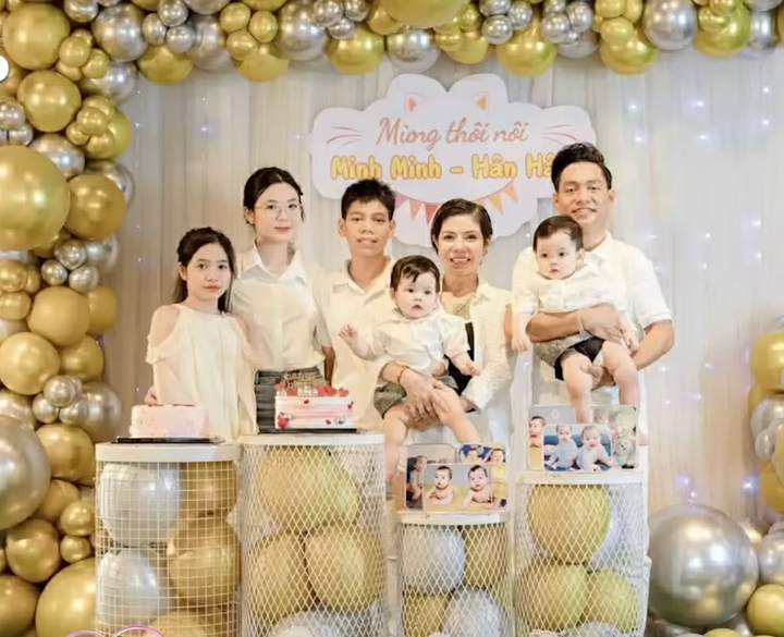 Tưởng phải chiến đấu với hiếm muộn, vợ sinh liền 5 con khiến chồng to&aacute;t mồ h&ocirc;i- Ảnh 4.