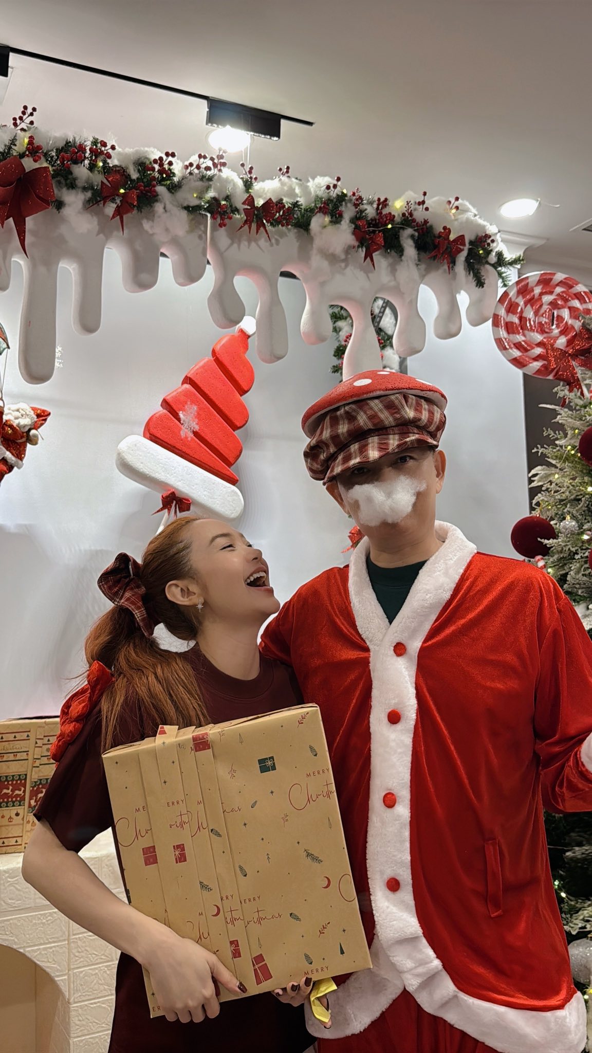 Kh&ocirc;ng ngờ &ocirc;ng x&atilde; Minh Hằng cũng c&oacute; ng&agrave;y n&agrave;y- Ảnh 3.