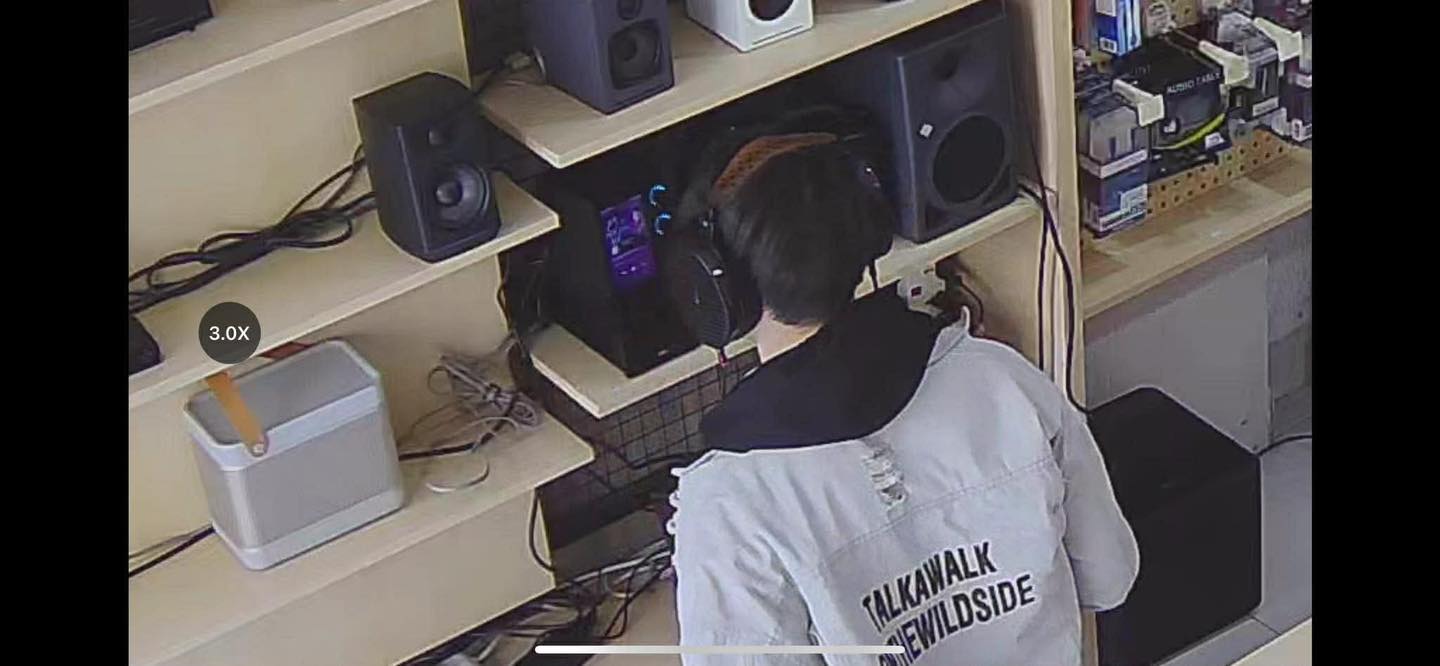 Drama g&acirc;y bức x&uacute;c ng&agrave;nh &acirc;m thanh: Kh&aacute;ch h&agrave;ng đi thử tai nghe nhưng "bật max volume" như bật loa, về c&ograve;n đ&aacute;nh gi&aacute; cửa h&agrave;ng 1 sao- Ảnh 6.