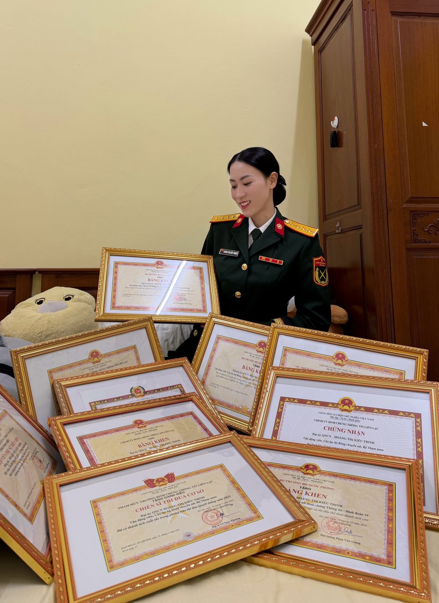 Hoa kh&ocirc;i b&oacute;ng chuyền mang h&agrave;m Đại u&yacute; g&acirc;y sốt với ảnh tổng kết 2025: Visual xinh đẹp, th&agrave;nh t&iacute;ch cực 