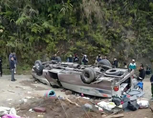 Danh t&iacute;nh 9 người bị thương trong vụ lật xe chở đo&agrave;n gi&aacute;o vi&ecirc;n từ H&agrave; Nội đi từ thiện ở L&agrave;o Cai- Ảnh 2.