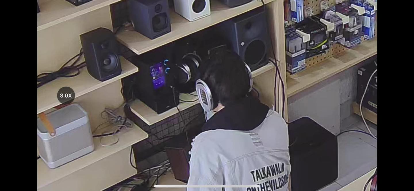 Drama g&acirc;y bức x&uacute;c ng&agrave;nh &acirc;m thanh: Kh&aacute;ch h&agrave;ng đi thử tai nghe nhưng "bật max volume" như bật loa, về c&ograve;n đ&aacute;nh gi&aacute; cửa h&agrave;ng 1 sao- Ảnh 5.