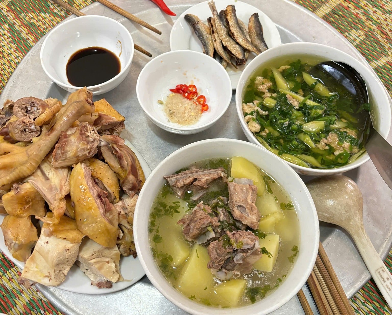 Bức ảnh “bữa ăn sang” hơn 300 nghìn của cặp vợ chồng khiến nhiều người vui lây- Ảnh 1. Bức ảnh “bữa ăn sang” hơn 300 nghìn của cặp vợ chồng khiến nhiều người vui lây- Ảnh 1.