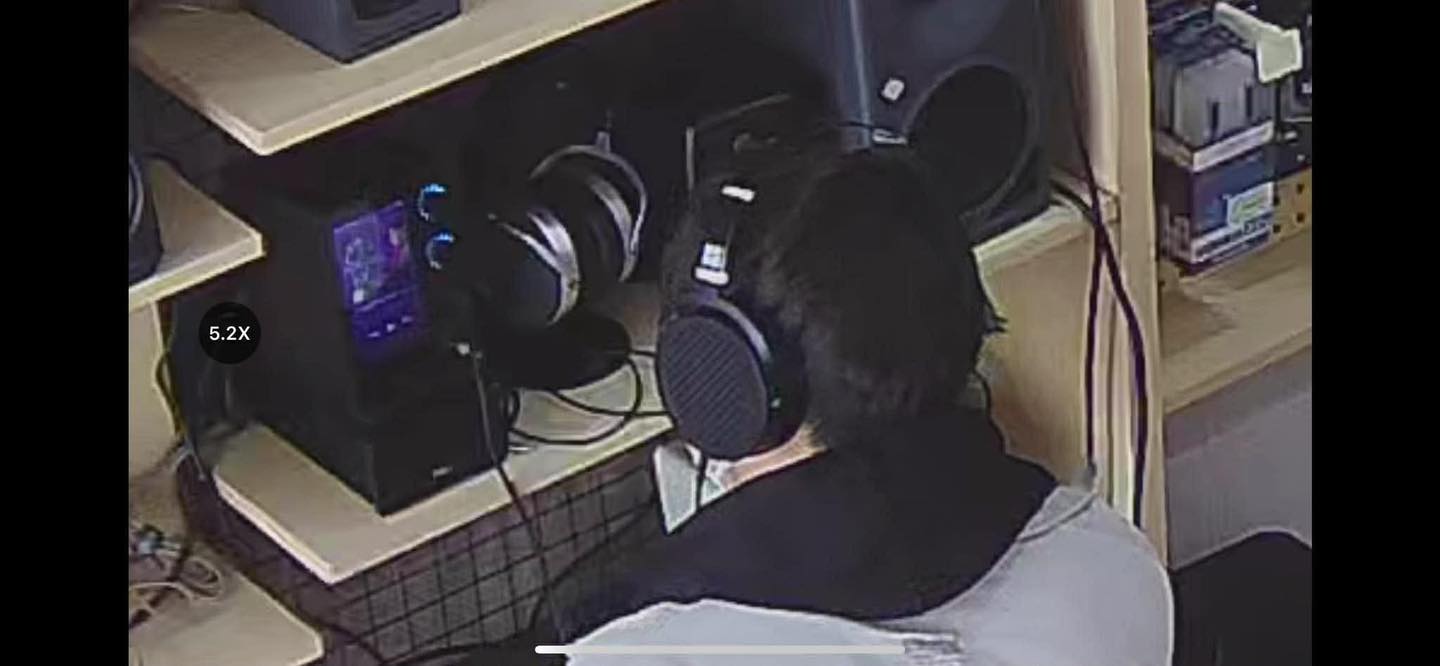 Drama g&acirc;y bức x&uacute;c ng&agrave;nh &acirc;m thanh: Kh&aacute;ch h&agrave;ng đi thử tai nghe nhưng "bật max volume" như bật loa, về c&ograve;n đ&aacute;nh gi&aacute; cửa h&agrave;ng 1 sao- Ảnh 4.