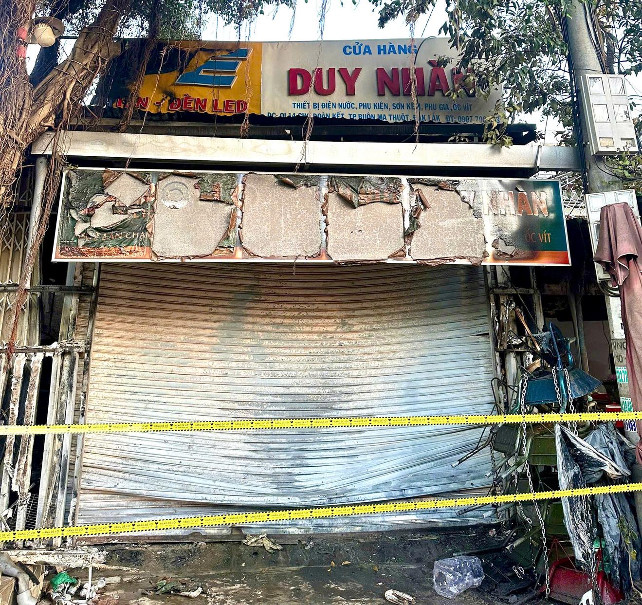 Hiện trường vụ ch&aacute;y kinh ho&agrave;ng khiến 2 vợ chồng v&agrave; 2 con nhỏ tử vong trong đ&ecirc;m- Ảnh 5.