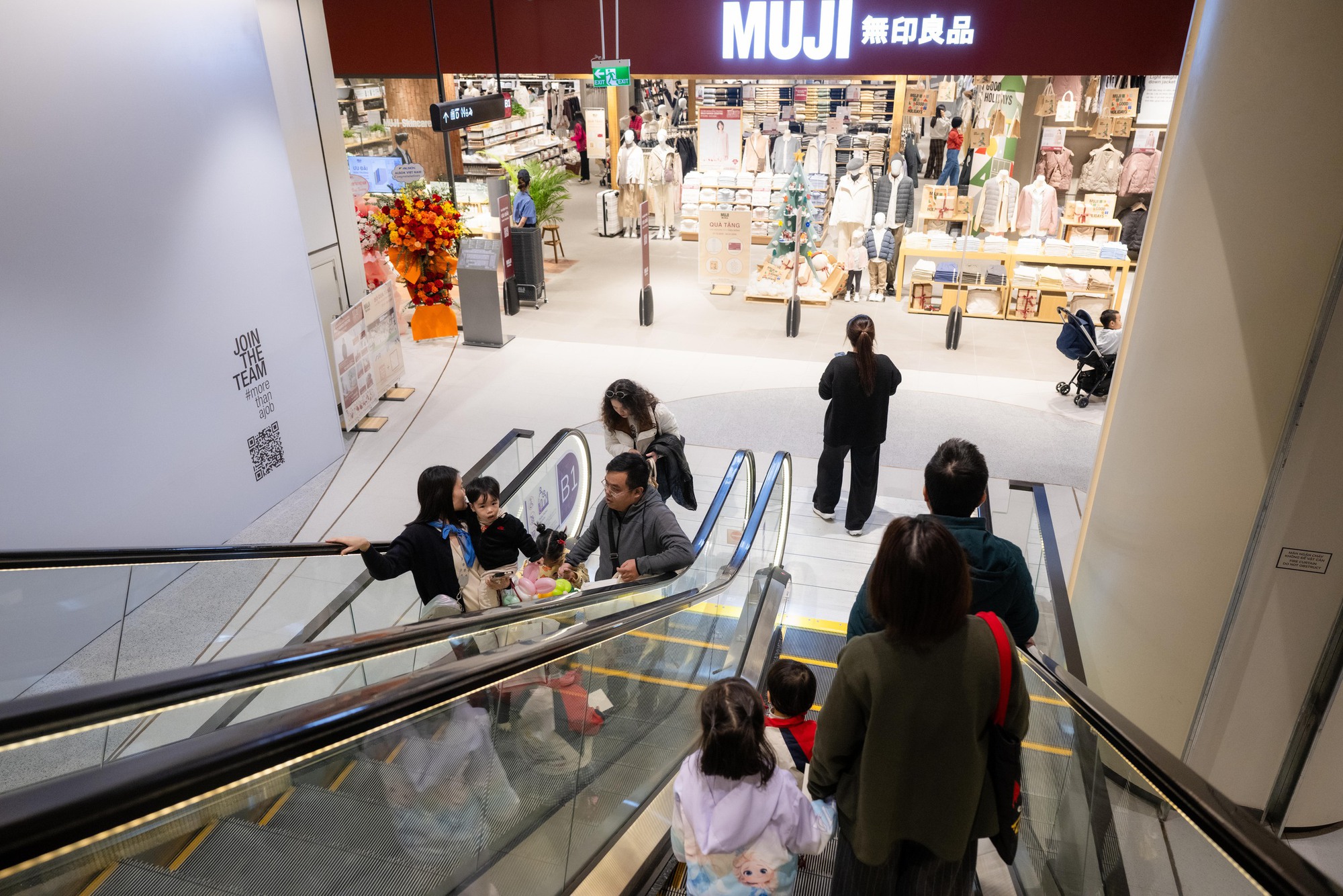 TTTM Hanoi Centre vừa ra mắt H&agrave; Nội: Kh&ocirc;ng gian sang như kh&aacute;ch sạn 5 sao, kỳ c&ocirc;ng bảo tồn c&acirc;y đa giữa khu&ocirc;n vi&ecirc;n- Ảnh 7.