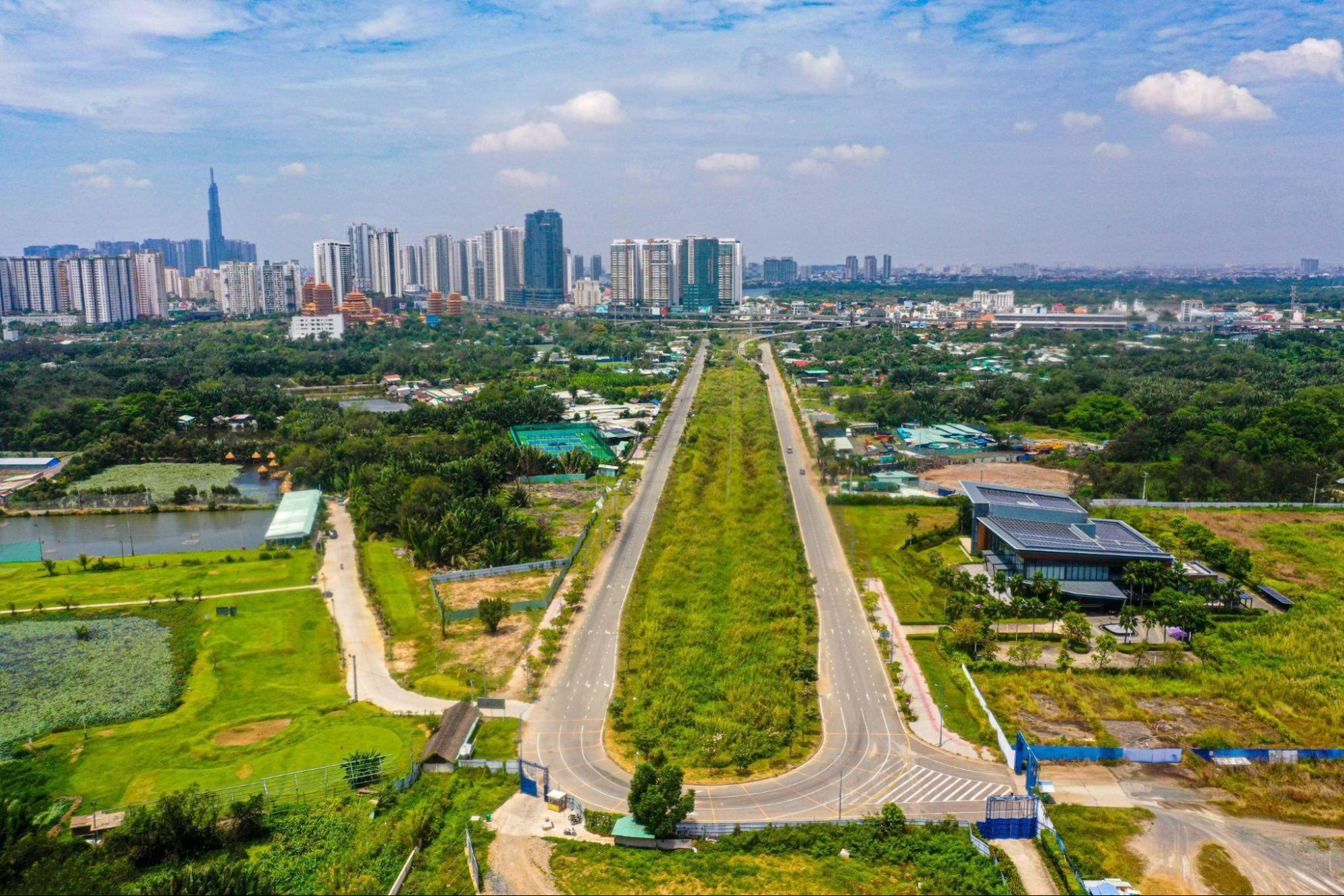 Cuộc đua si&ecirc;u s&acirc;n vận động: Vingroup x&acirc;y s&acirc;n c&oacute; m&aacute;i che lớn nhất thế giới, Sun Group l&agrave;m s&acirc;n 50.000 chỗ ngay cạnh trung t&acirc;m TPHCM- Ảnh 10.