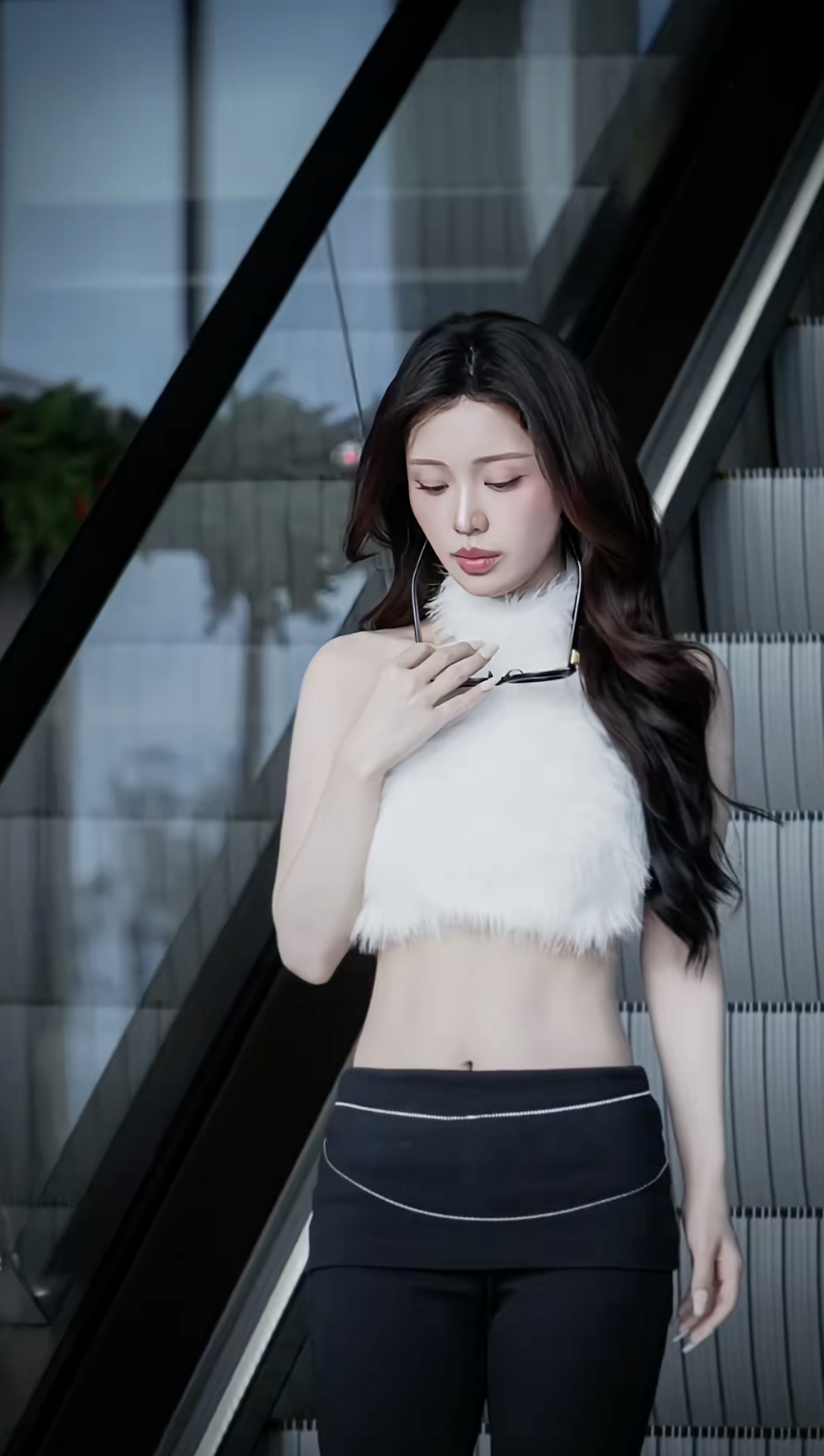 Người đẹp eo nhỏ hơn Ngọc Trinh đu trend &ldquo;trạm tỷ&rdquo; nhưng body qu&aacute; mỏng lại g&acirc;y ch&uacute; &yacute;- Ảnh 6.