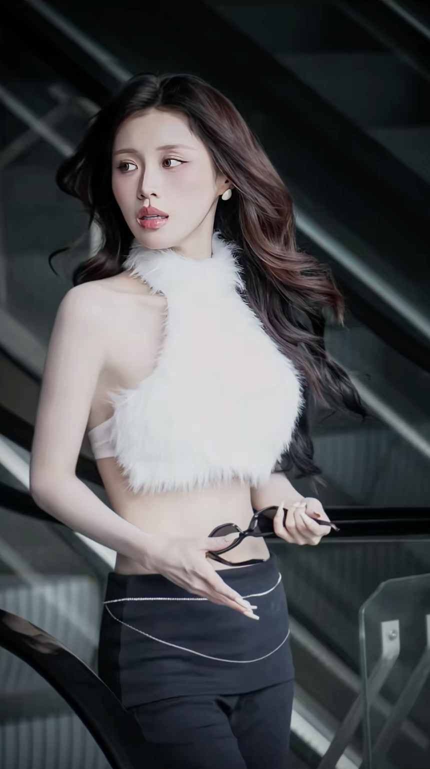 Người đẹp eo nhỏ hơn Ngọc Trinh đu trend &ldquo;trạm tỷ&rdquo; nhưng body qu&aacute; mỏng lại g&acirc;y ch&uacute; &yacute;- Ảnh 4.