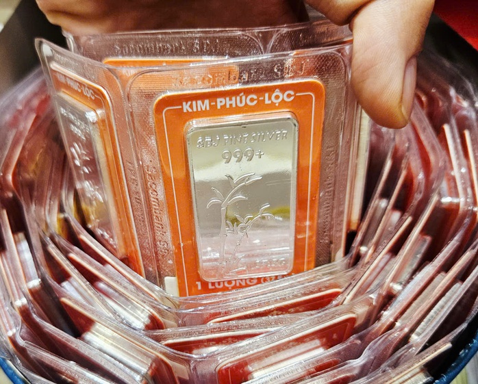 Gi&aacute; bạc h&ocirc;m nay, 27-12: Vượt 3 triệu đồng/lượng- Ảnh 1.