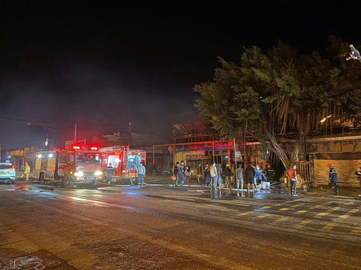 Ch&aacute;y nh&agrave; tại Đắk Lắk, 4 người chết: 1 chiến sĩ tham gia cứu hộ nhập viện cấp cứu- Ảnh 2.