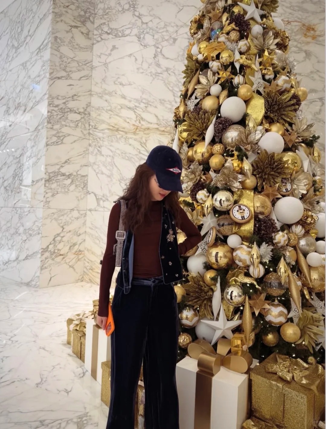 Chương Trạch Thi&ecirc;n bay sang Dubai đ&oacute;n Gi&aacute;ng sinh c&ugrave;ng chồng tỷ ph&uacute;: Ở kh&aacute;ch sạn 2 tỷ/đ&ecirc;m nhưng diện mạo mới l&agrave; điều g&acirc;y cho&aacute;ng- Ảnh 5.