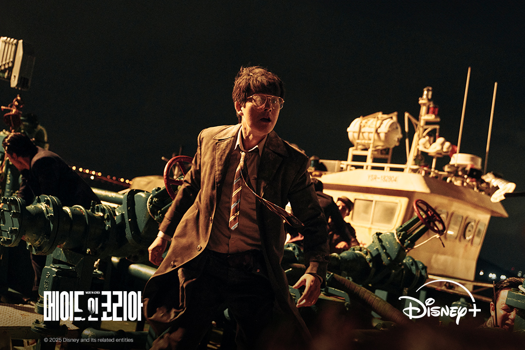 Hyun Bin đi&ecirc;n thật rồi: Phim mới vừa chiếu đ&atilde; c&agrave;n qu&eacute;t to&agrave;n cầu, chỉ 1 &aacute;nh mắt cũng được tung h&ocirc; tới n&oacute;c- Ảnh 7.