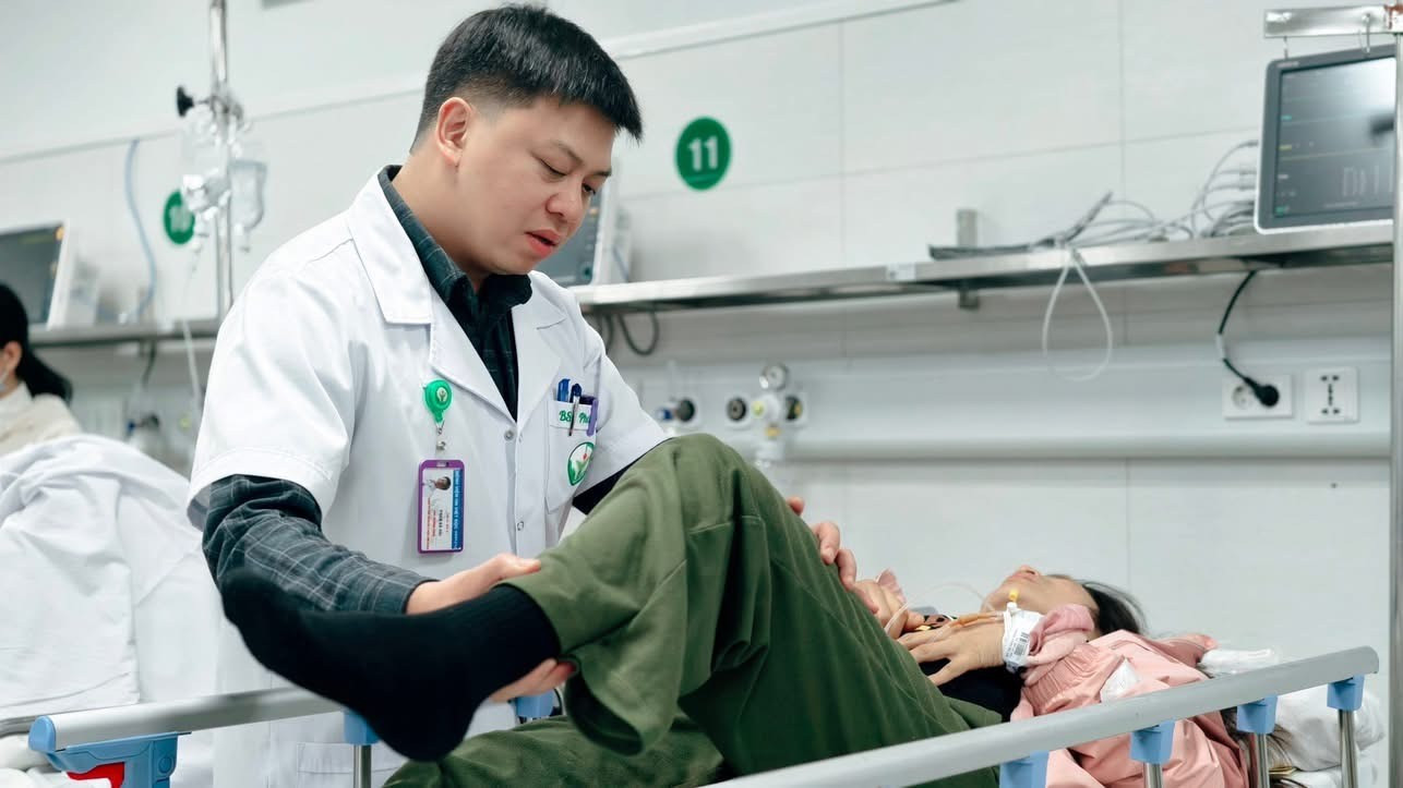 Th&ocirc;ng tin chi tiết 7 nạn nh&acirc;n vụ lật &ocirc; t&ocirc; ở L&agrave;o Cai đang điều trị tại BV Việt Đức- Ảnh 1.