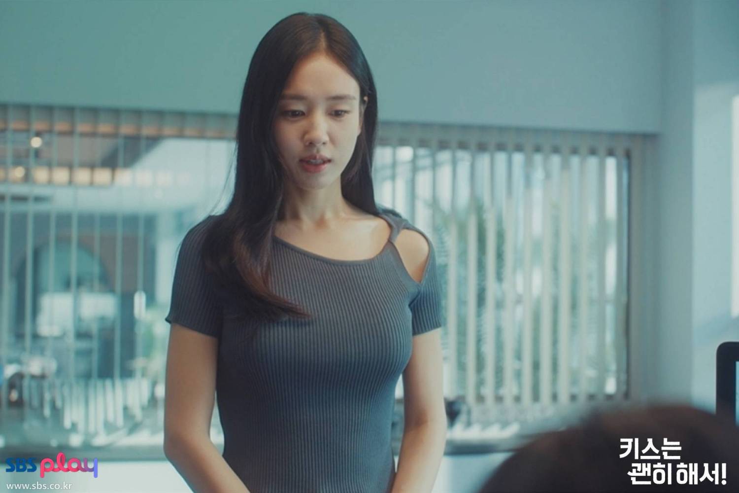 4 nữ ch&iacute;nh phim H&agrave;n mặc đẹp nhất 2025, nhắc đến mỹ nh&acirc;n số 3 l&agrave; nghĩ ngay tới sự sang chảnh- Ảnh 4.