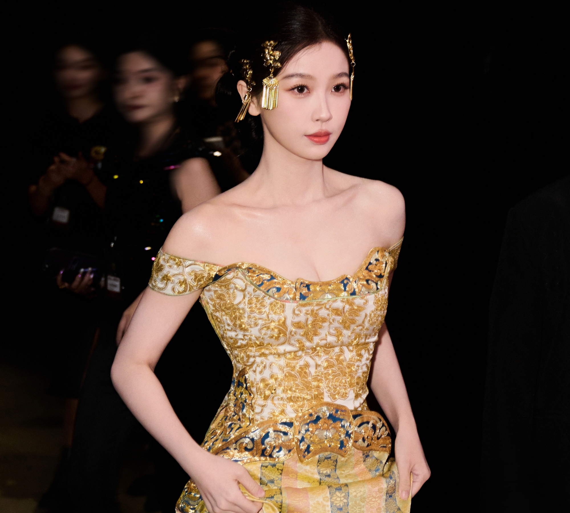 Mỹ nh&acirc;n hễ xuất hiện l&agrave; gạch đ&aacute; x&acirc;y đủ 8 t&ograve;a nh&agrave;: Đẹp người m&agrave; xấu nết, kh&ocirc;ng ch&agrave;ng trai n&agrave;o d&aacute;m y&ecirc;u- Ảnh 1.