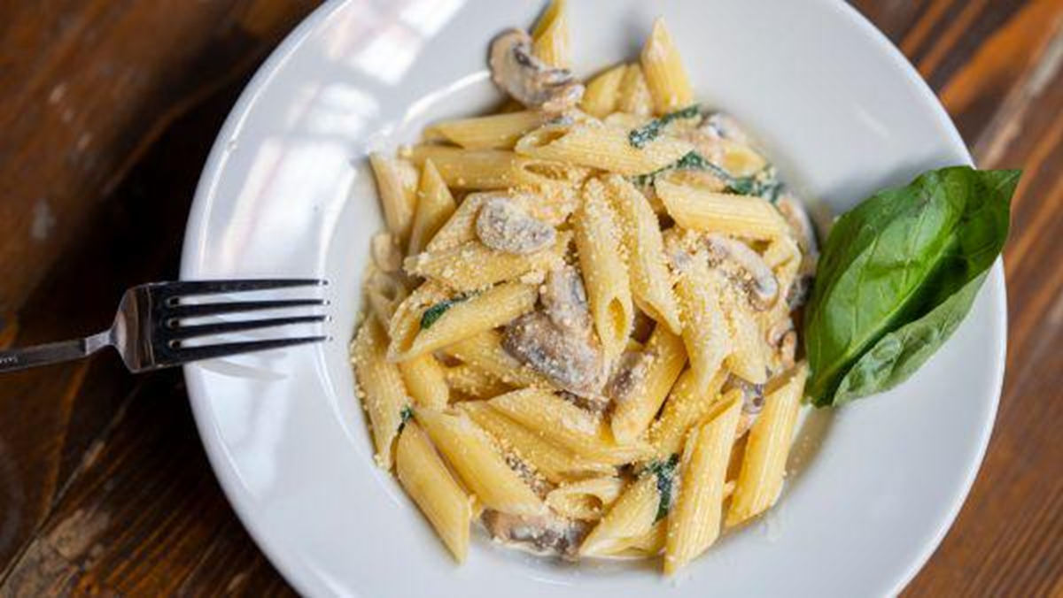 Người đ&agrave;n &ocirc;ng 20 tuổi tử vong sau khi ăn m&oacute;n "vạn người m&ecirc;" theo c&aacute;ch lạ- Ảnh 1.