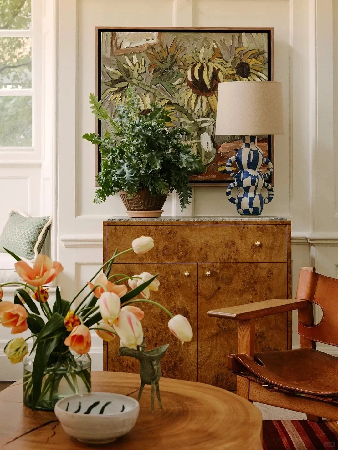 Gh&eacute; thăm căn hộ 300 tuổi ở London: Khi n&eacute;t cổ điển "kết h&ocirc;n" c&ugrave;ng hơi thở hiện đại, tạo n&ecirc;n bản giao hưởng m&ugrave;a xu&acirc;n tuyệt đẹp- Ảnh 9.