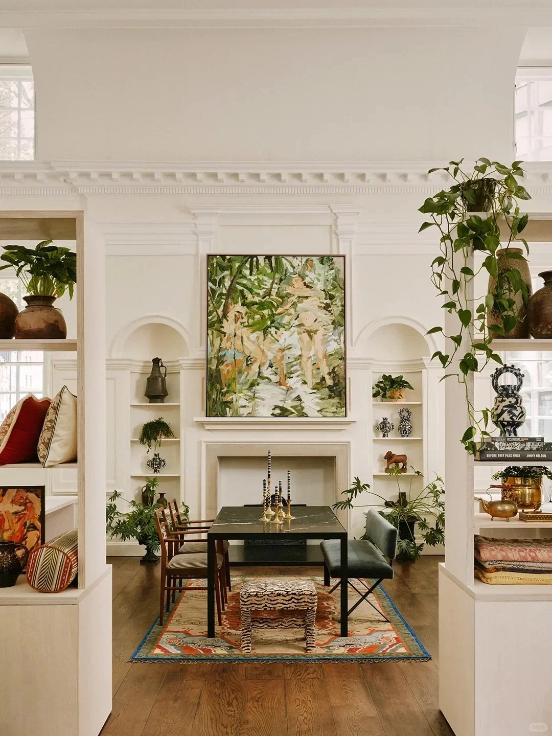 Gh&eacute; thăm căn hộ 300 tuổi ở London: Khi n&eacute;t cổ điển "kết h&ocirc;n" c&ugrave;ng hơi thở hiện đại, tạo n&ecirc;n bản giao hưởng m&ugrave;a xu&acirc;n tuyệt đẹp- Ảnh 2.