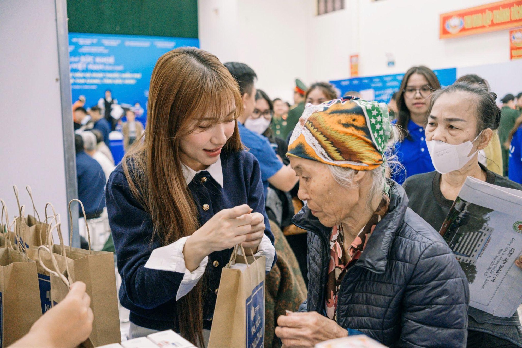 Dự &aacute;n &acirc;m nhạc mới của H&ograve;a Minzy &ldquo;chạm&rdquo; đến mong ước mu&ocirc;n đời của người Việt Nam- Ảnh 2.