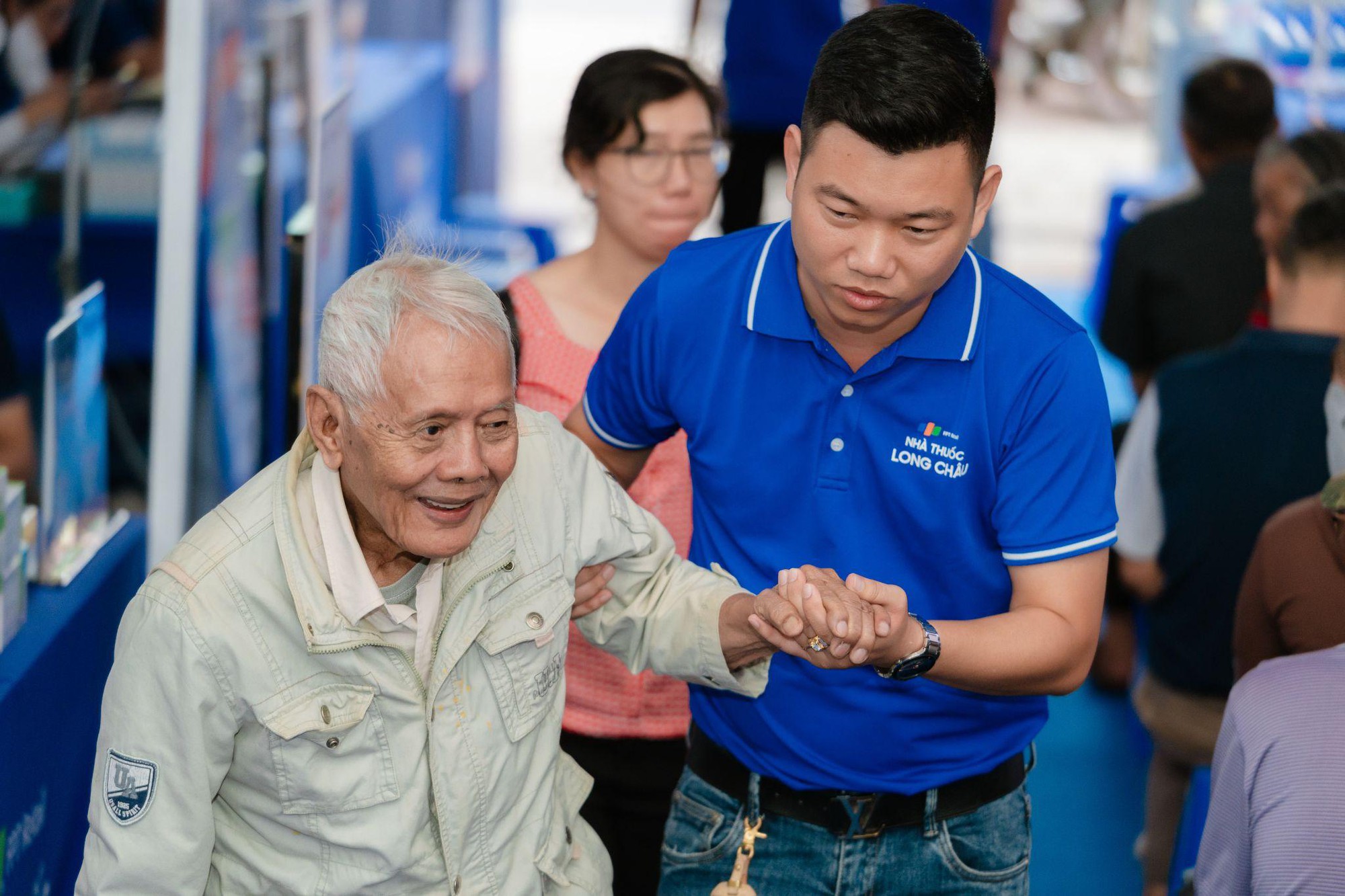 Dự &aacute;n &acirc;m nhạc mới của H&ograve;a Minzy &ldquo;chạm&rdquo; đến mong ước mu&ocirc;n đời của người Việt Nam- Ảnh 4.