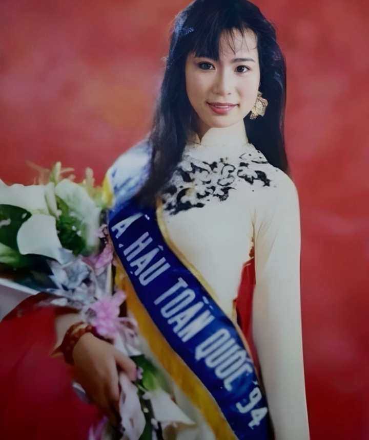 &Aacute; hậu Việt học tiến sĩ ở tuổi 54: L&agrave; gi&aacute;m đốc s&acirc;n khấu kịch, h&ocirc;n nh&acirc;n vi&ecirc;n m&atilde;n- Ảnh 2.