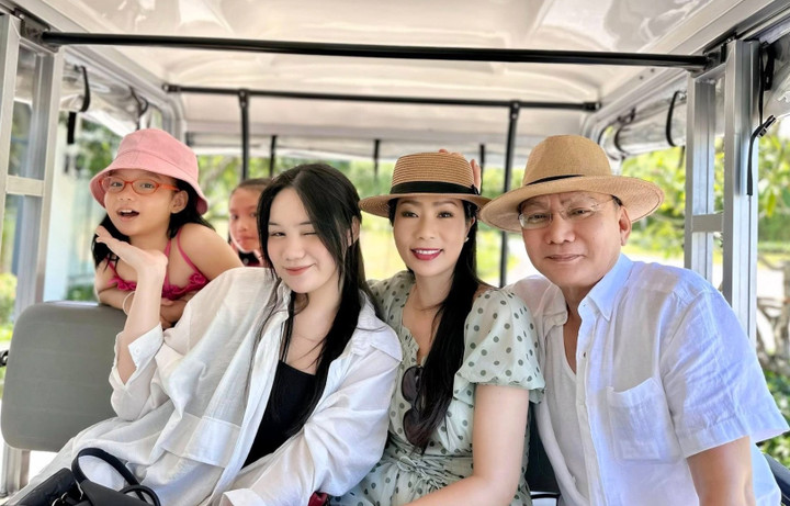 &Aacute; hậu Việt học tiến sĩ ở tuổi 54: L&agrave; gi&aacute;m đốc s&acirc;n khấu kịch, h&ocirc;n nh&acirc;n vi&ecirc;n m&atilde;n- Ảnh 5.