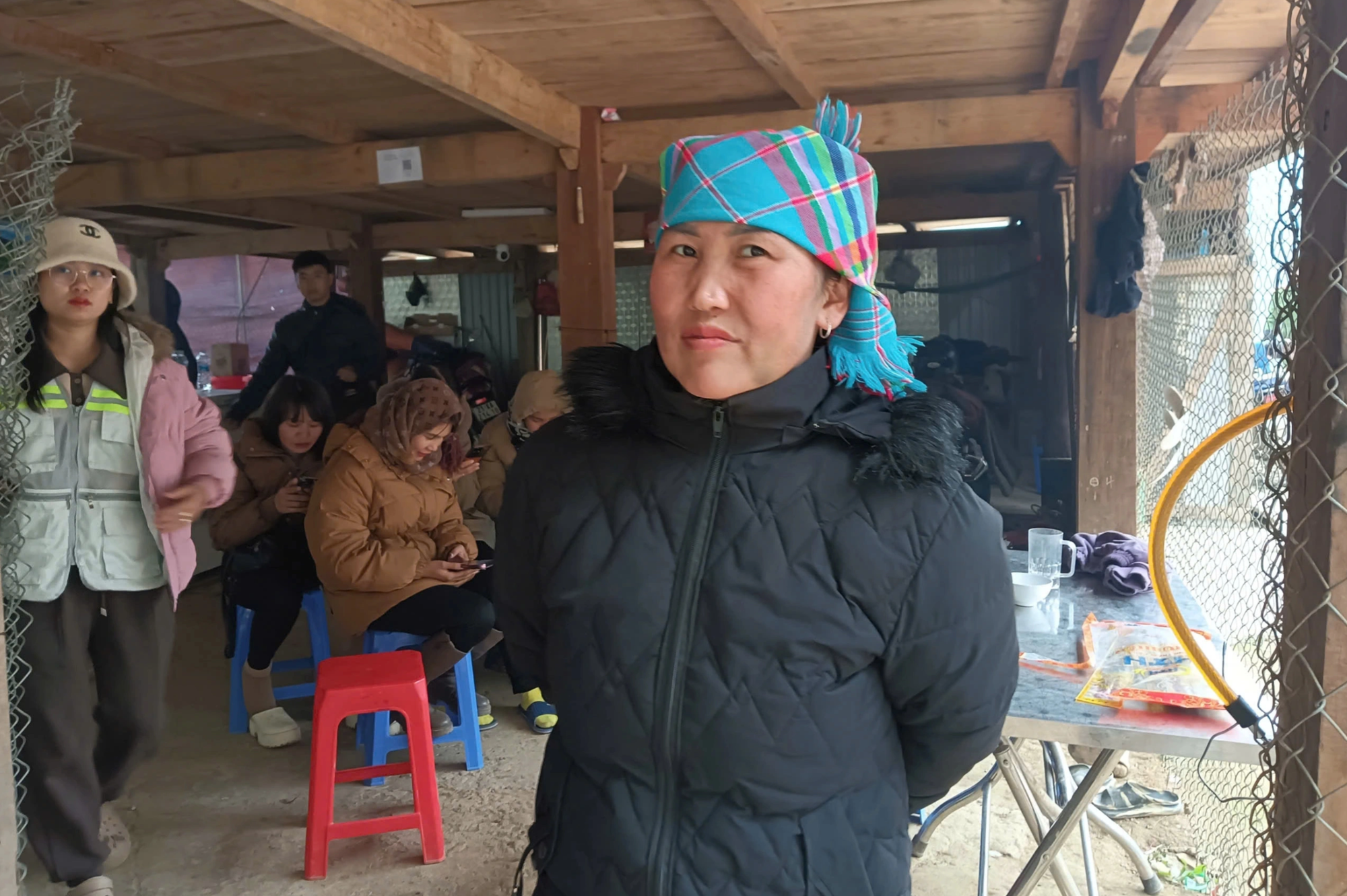 Vụ lật xe chở đo&agrave;n đi từ thiện khiến 9 người chết: Nh&acirc;n chứng kể l&uacute;c xe lật, nạn nh&acirc;n rơi ra ngo&agrave;i- Ảnh 1.