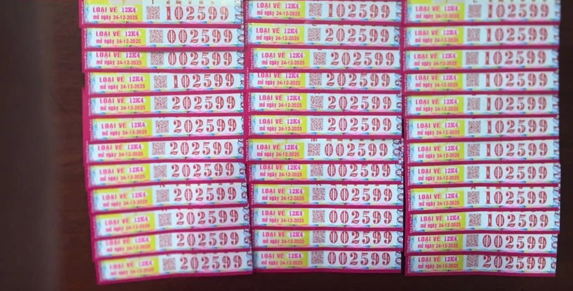 "&Ocirc;m" 37 v&eacute; số ế gi&uacute;p người b&aacute;n, người phụ nữ tr&uacute;ng hết: H&eacute; lộ tiền thưởng lớn- Ảnh 1.