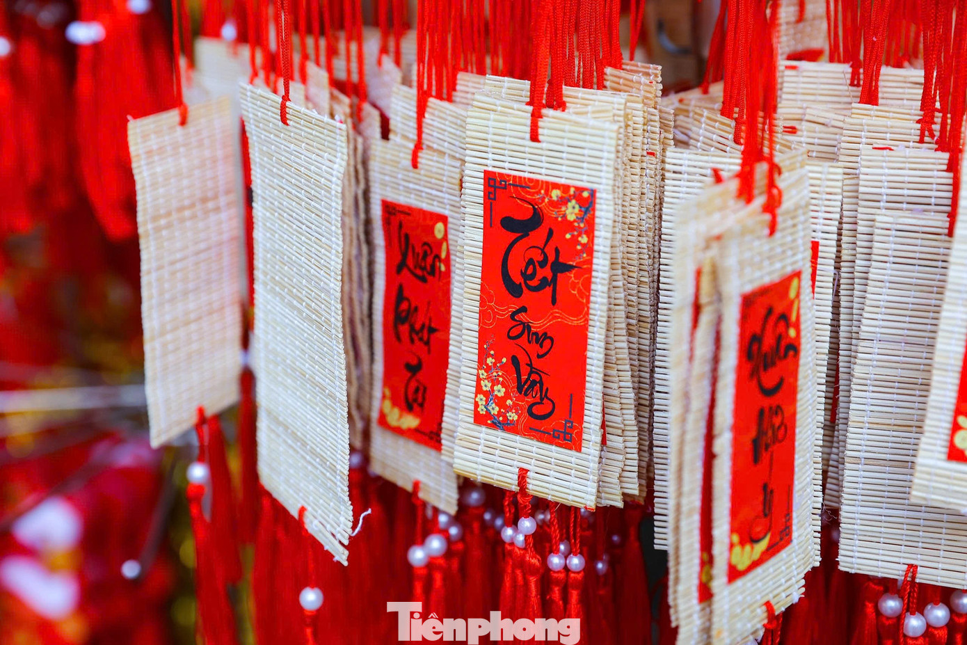 Kh&aacute;ch T&acirc;y th&iacute;ch th&uacute; trải nghiệm kh&ocirc;ng kh&iacute; Tết sớm tr&ecirc;n phố H&agrave;ng M&atilde;- Ảnh 14.