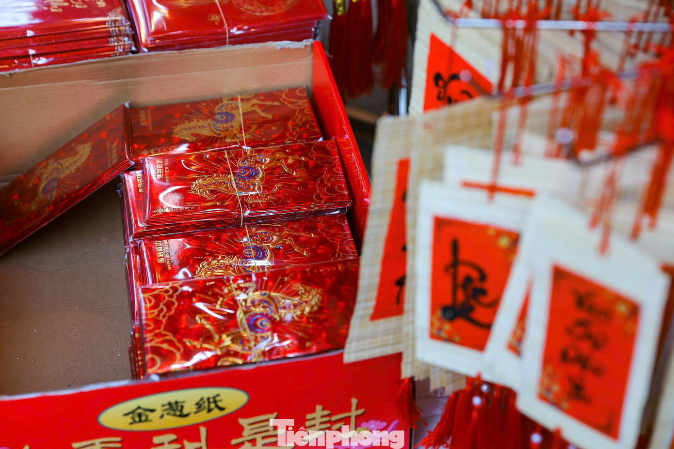 Kh&aacute;ch T&acirc;y th&iacute;ch th&uacute; trải nghiệm kh&ocirc;ng kh&iacute; Tết sớm tr&ecirc;n phố H&agrave;ng M&atilde;- Ảnh 13.