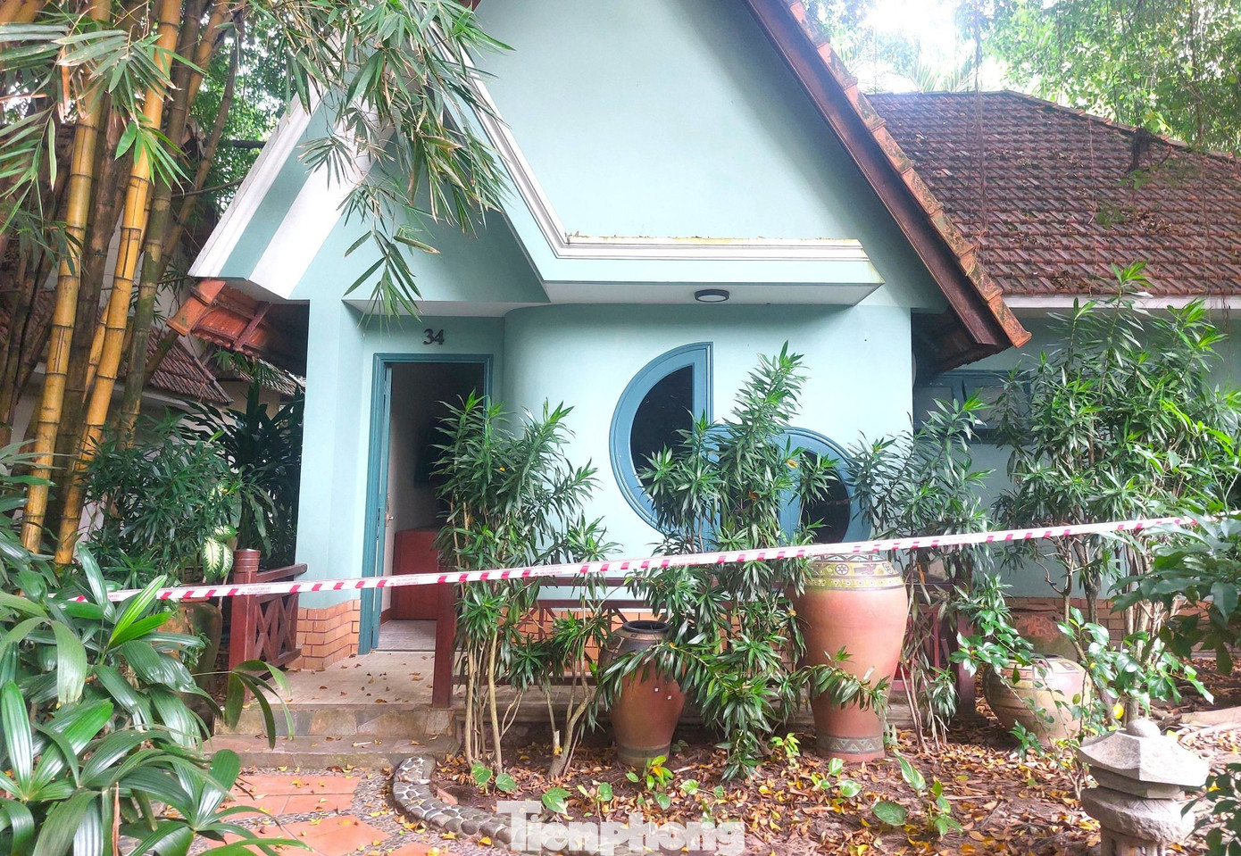 Cận cảnh h&agrave;ng chục căn villa khu resort ở TPHCM bị phong tỏa v&igrave; nứt tường, sập trần- Ảnh 3.