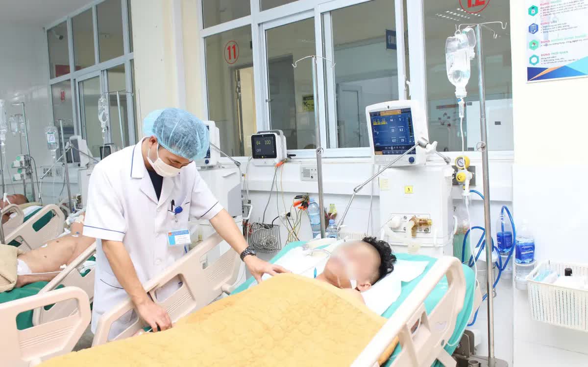 Tự &yacute; truyền dịch, nam thanh ni&ecirc;n nguy kịch v&igrave; ph&ugrave; phổi cấp- Ảnh 1.