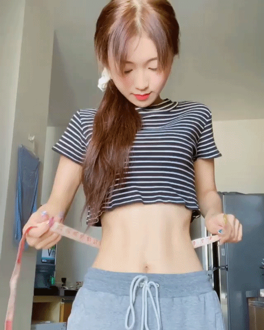 Người đẹp eo nhỏ hơn Ngọc Trinh đu trend &ldquo;trạm tỷ&rdquo; nhưng body qu&aacute; mỏng lại g&acirc;y ch&uacute; &yacute;- Ảnh 9.